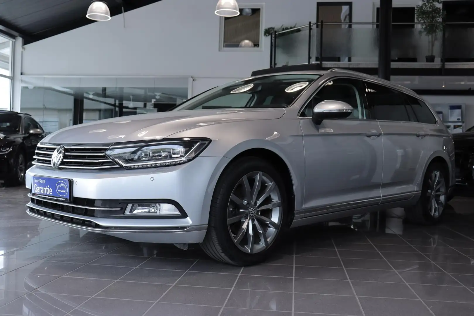 Volkswagen Passat Variant Passat Var. 1.5 TSI DSG Highl. *ACC*CAM*VIRTUAL* Silber - 2
