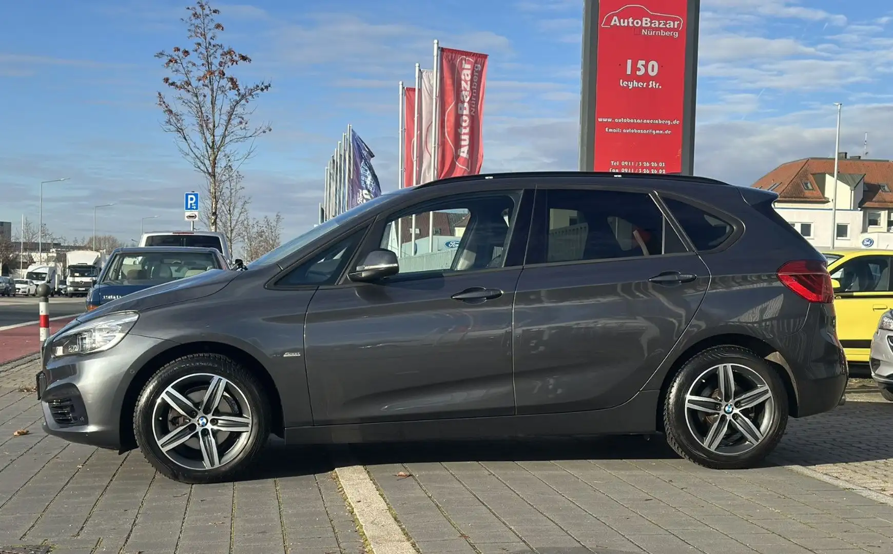 BMW 218 d Active Tourer Sport Line / Scheckheft / AHK Grau - 2