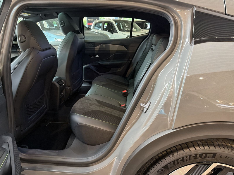 Peugeot 408 Neuer 408 GT EXCLUSIVE HYBRID 145 e-DSC6 — photo 10