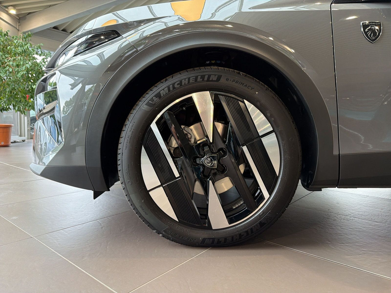 Peugeot 408 Neuer 408 GT EXCLUSIVE HYBRID 145 e-DSC6 — photo 3