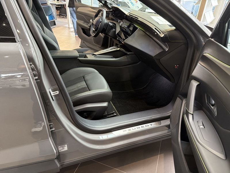 Peugeot 408 Neuer 408 GT EXCLUSIVE HYBRID 145 e-DSC6 — photo 14