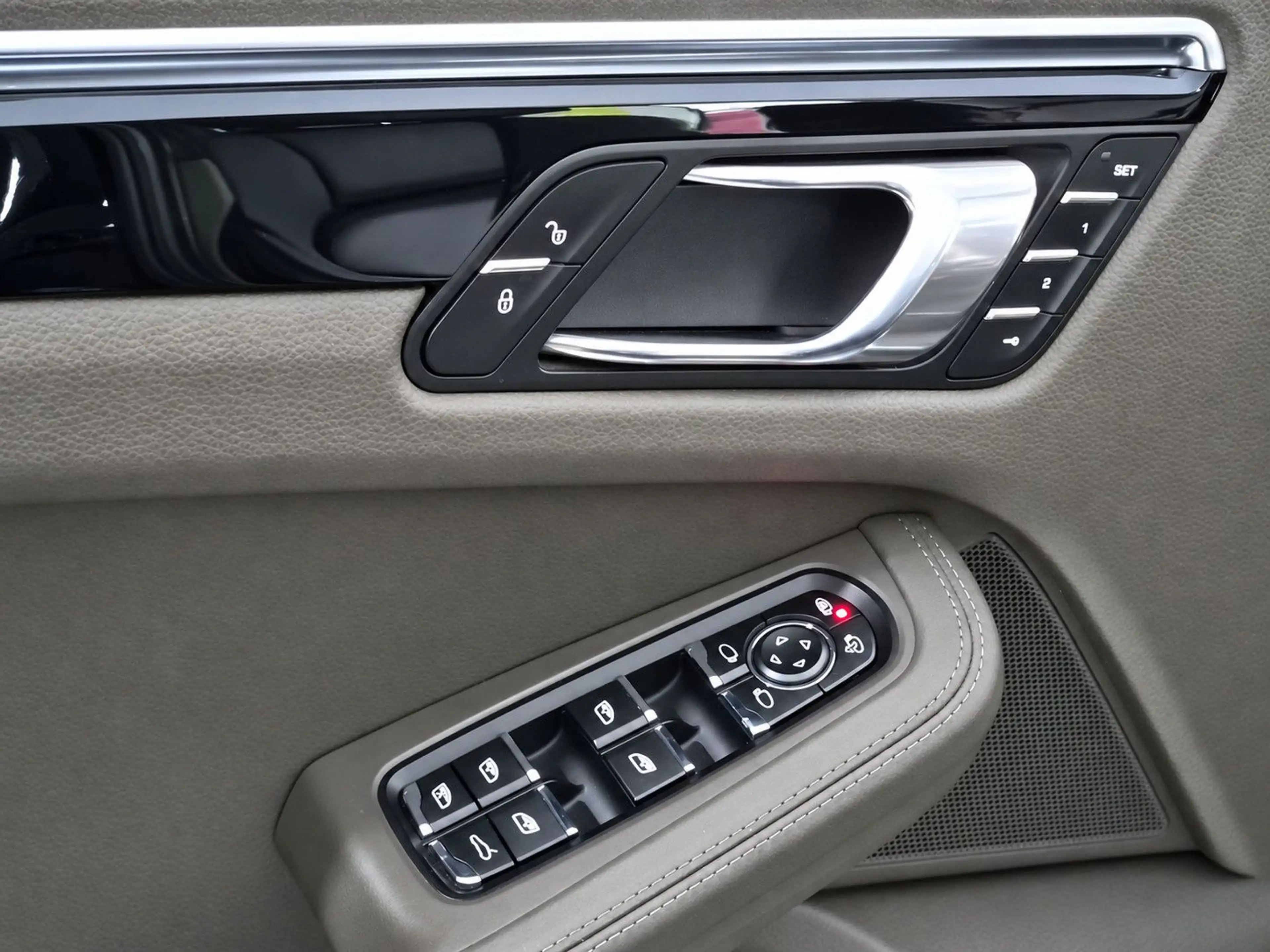 Porsche Macan S Diesel BOSE RFK PANO STNDHZG LED — photo 11