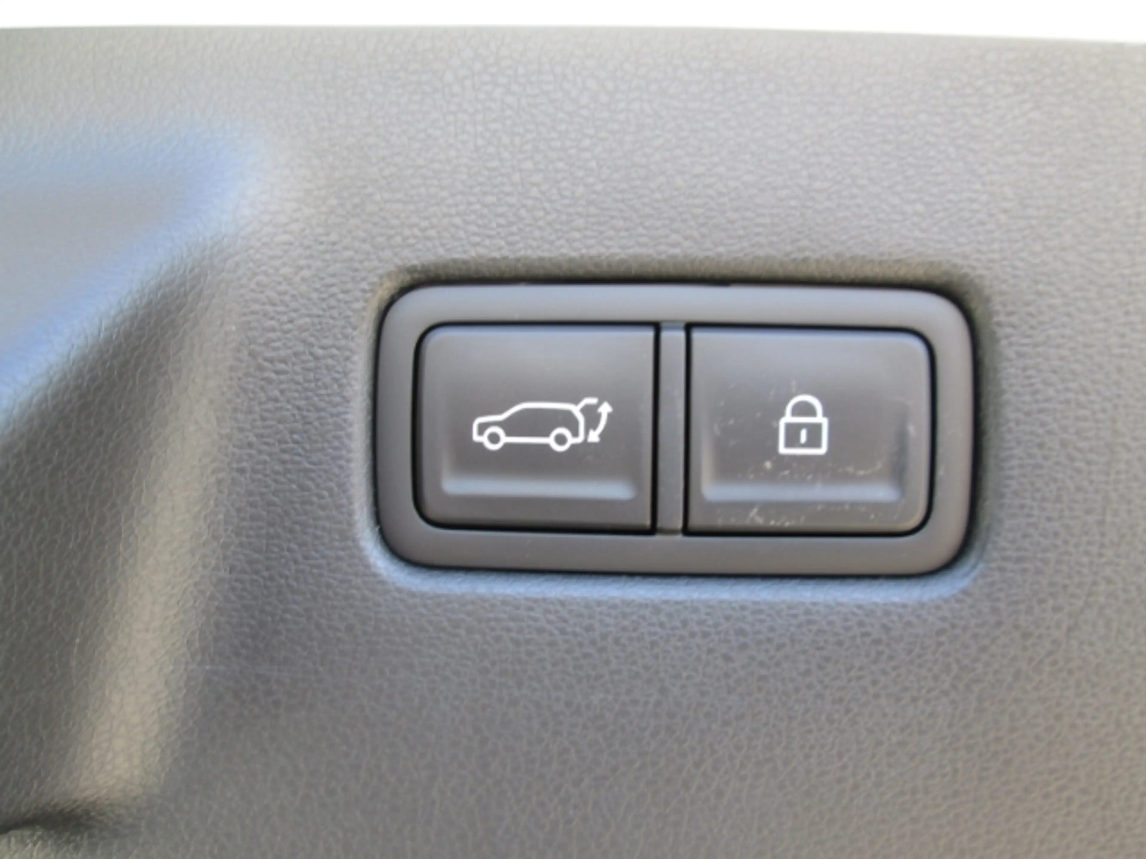 Hyundai SANTA FE PHEV 7-Sitzer 1.6 T-GDI (253 PS) 6-AT 4WD Signatur — photo 9