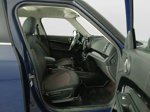 Mini Hatch view 11