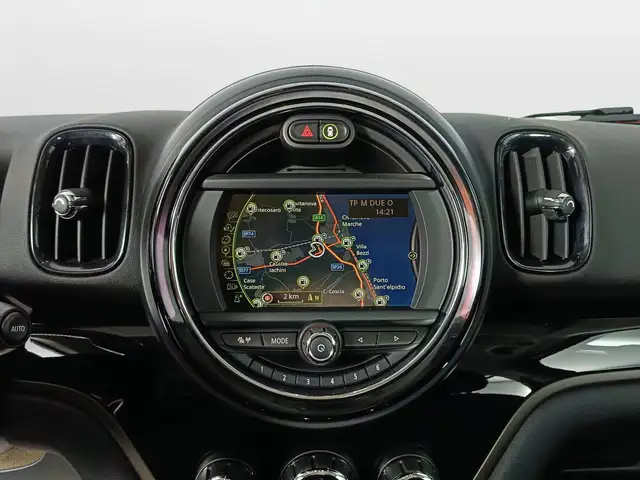 Mini Hatch view 13
