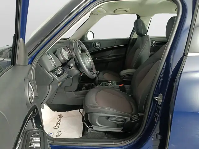 Mini Hatch view 8