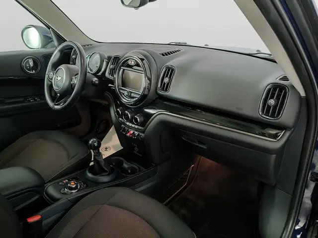 Mini Hatch view 10