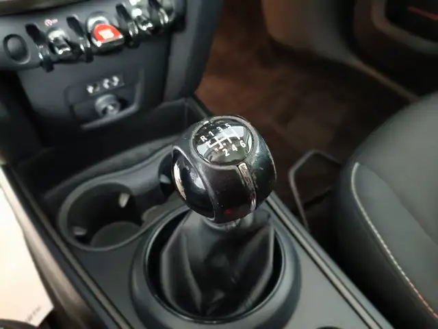 Mini Hatch view 14