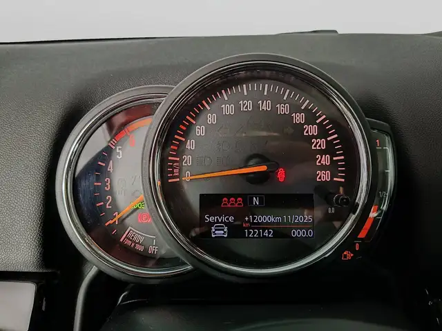 Mini Hatch view 12