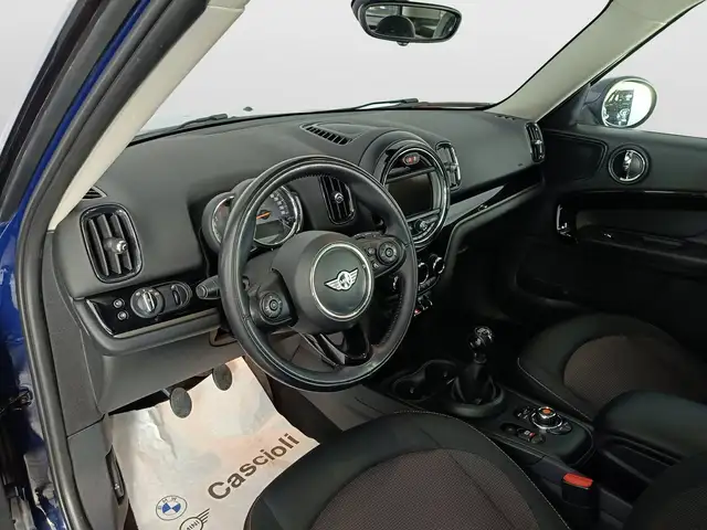 Mini Hatch view 7