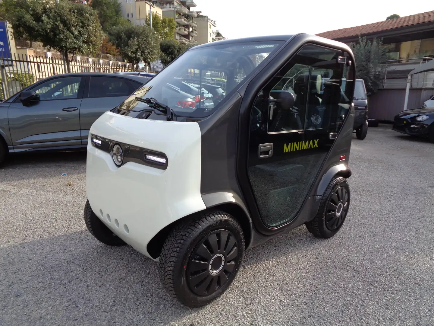 Tazzari EV Sonstige MINIMAX L6 Grau - 2