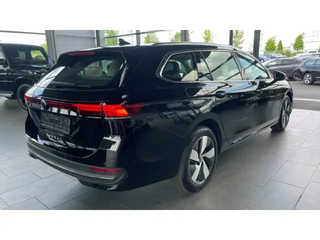 Volkswagen Passat view 3