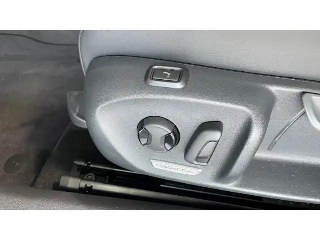 Volkswagen Passat view 13
