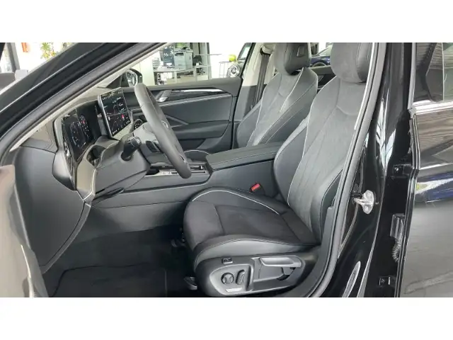Volkswagen Passat view 11