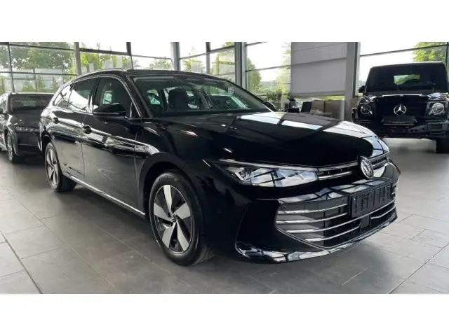 Volkswagen Passat view 4