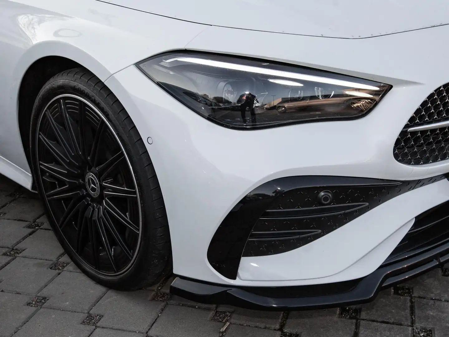 Mercedes-Benz CLE 450 4M Coupé AMG MBUX+360°+PAno+Sitzklima Weiß - 2
