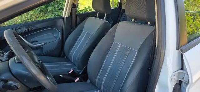 Ford Fiesta view 3