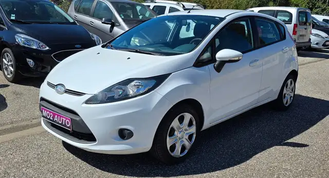 2009 Ford Fiesta in White for sale