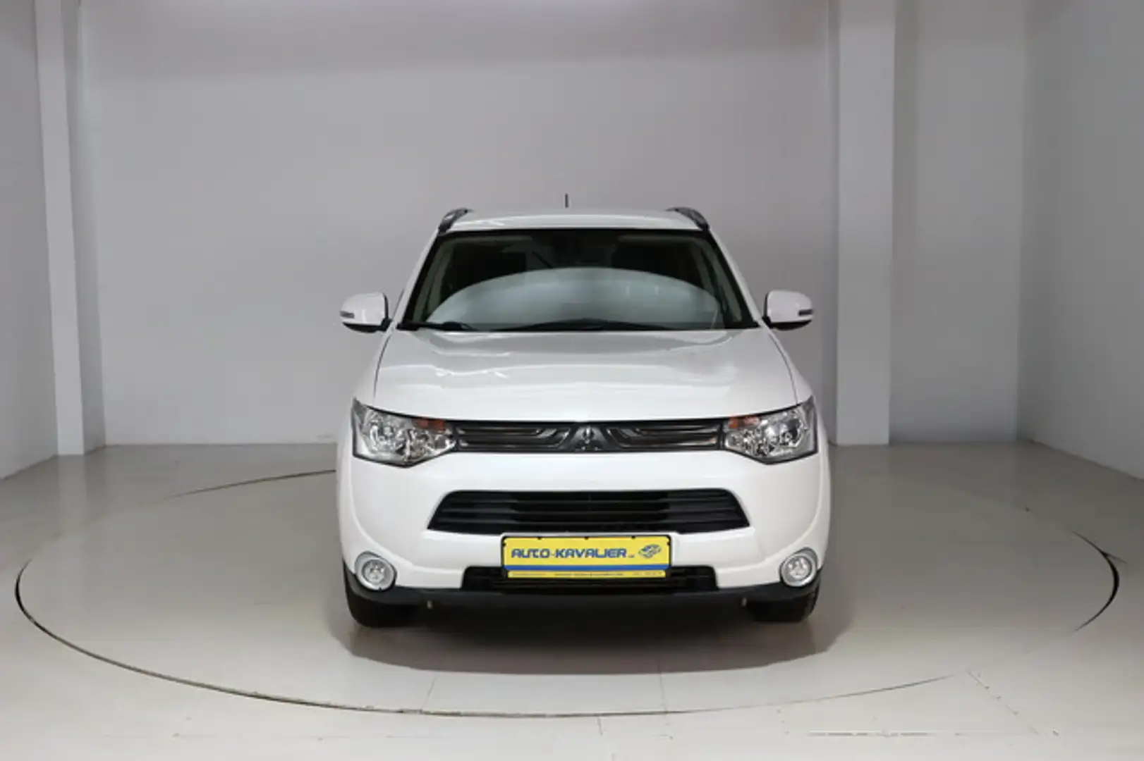Mitsubishi Outlander 2.2 DI-D Invite ClearTec 4WD Weiß - 2