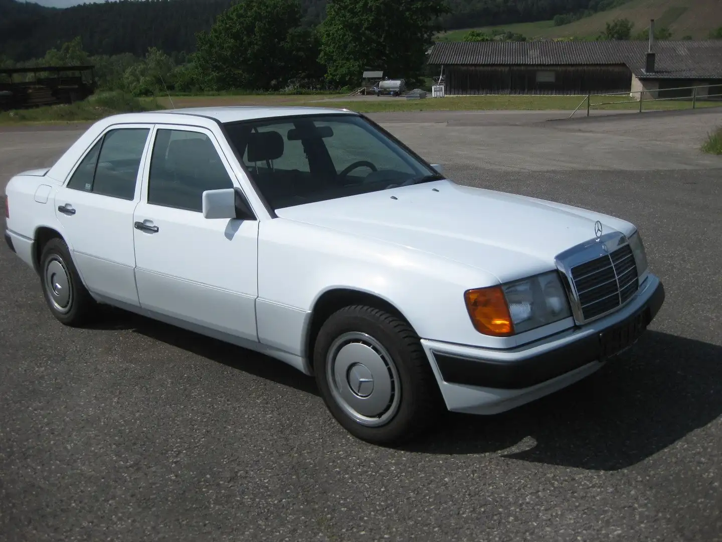 Mercedes-Benz E 200 Schiebedach Weiß - 1