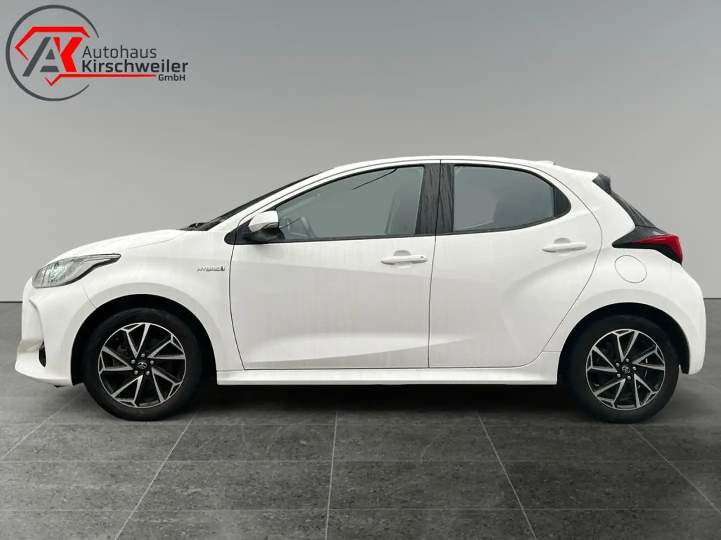 Toyota Yaris Hybrid 1.5 VVT-i Club *Allwetterreifen* Weiß - 2