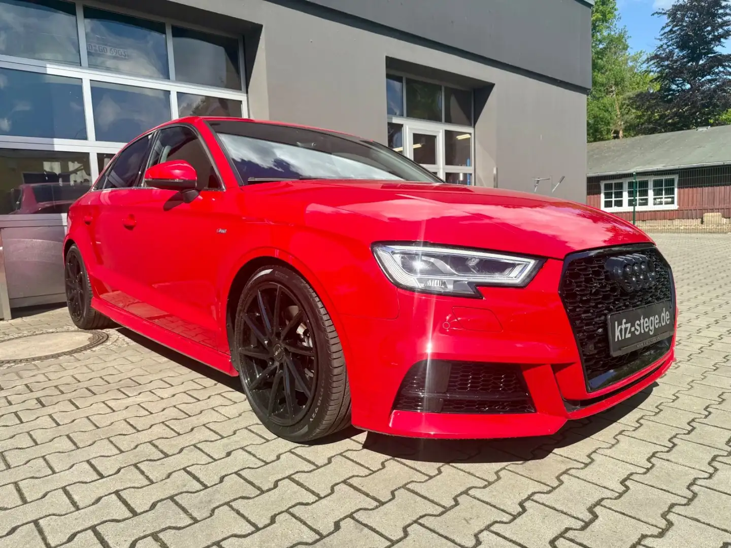 Audi A3 Lim. S tronic 35 TDI design/ S line/ LED Rojo - 2