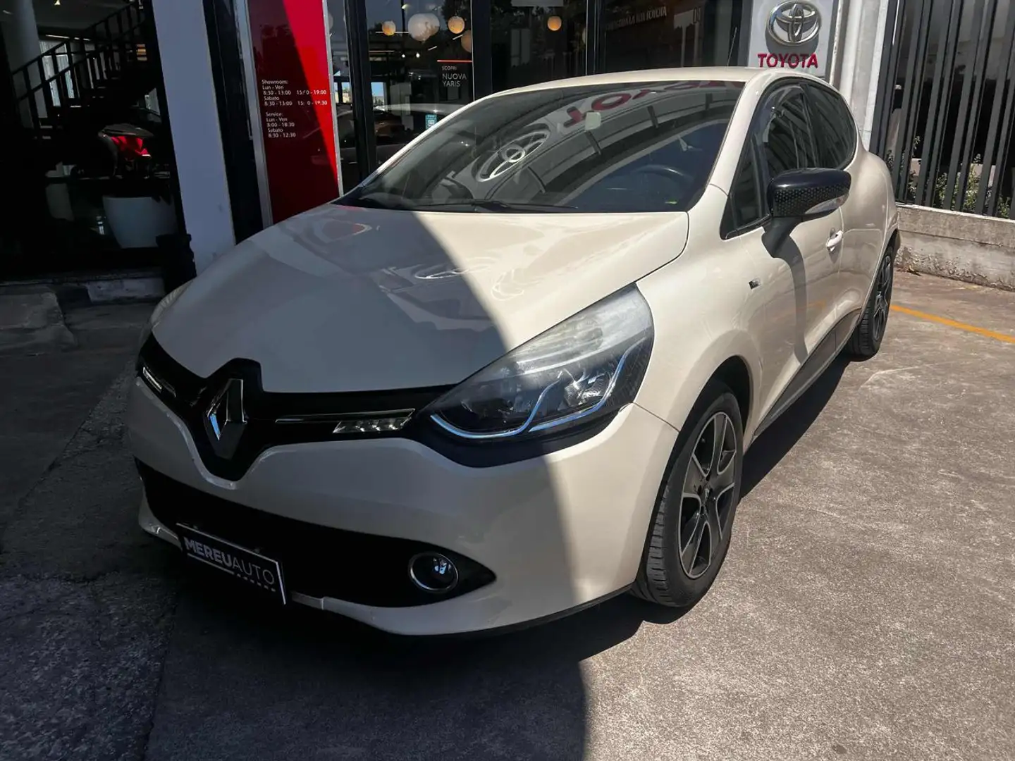 Renault Clio 1.2 75CV 5 porte Zen Beige - 1