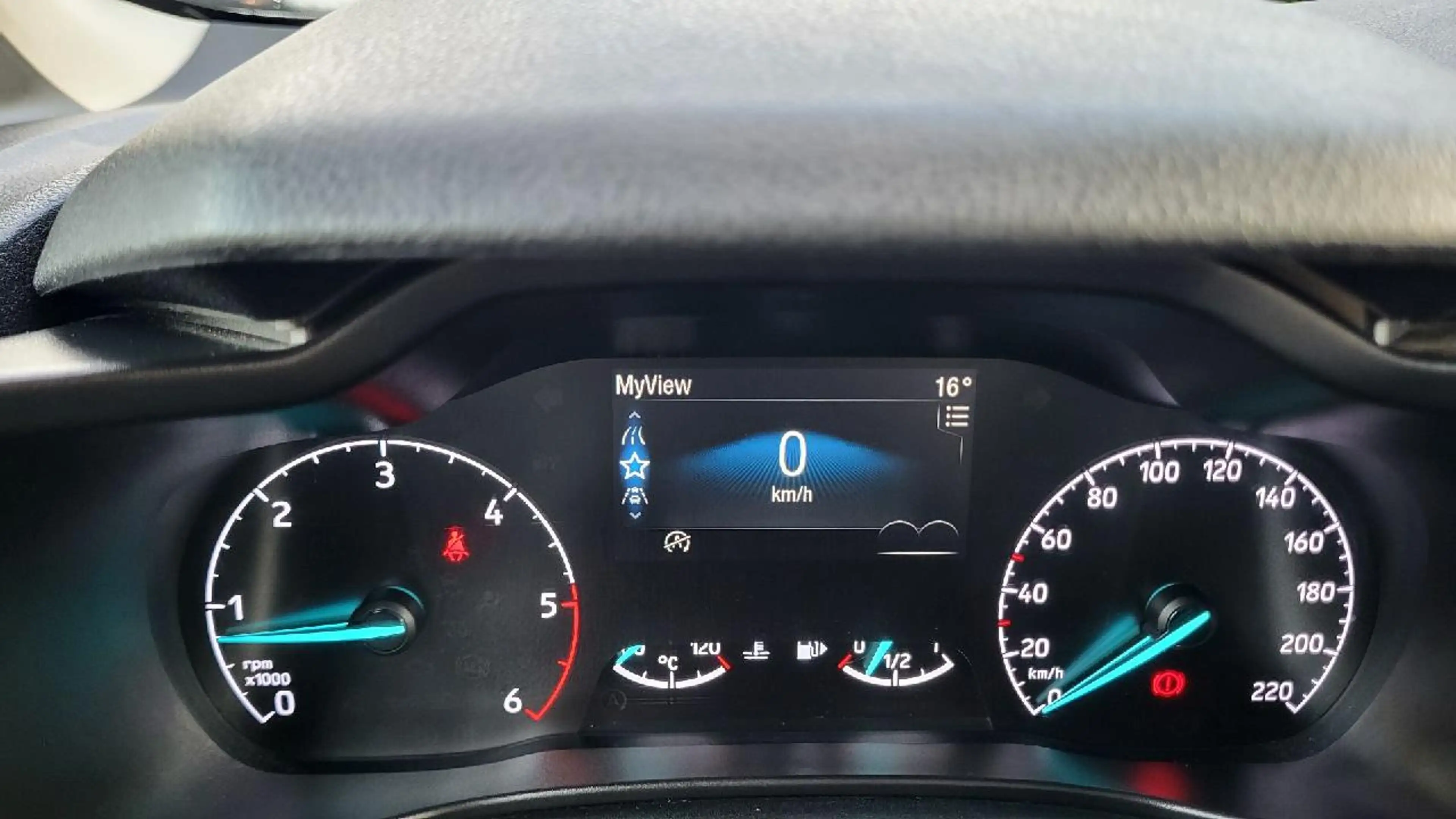 Ford Grand Tourneo Trend — photo 14