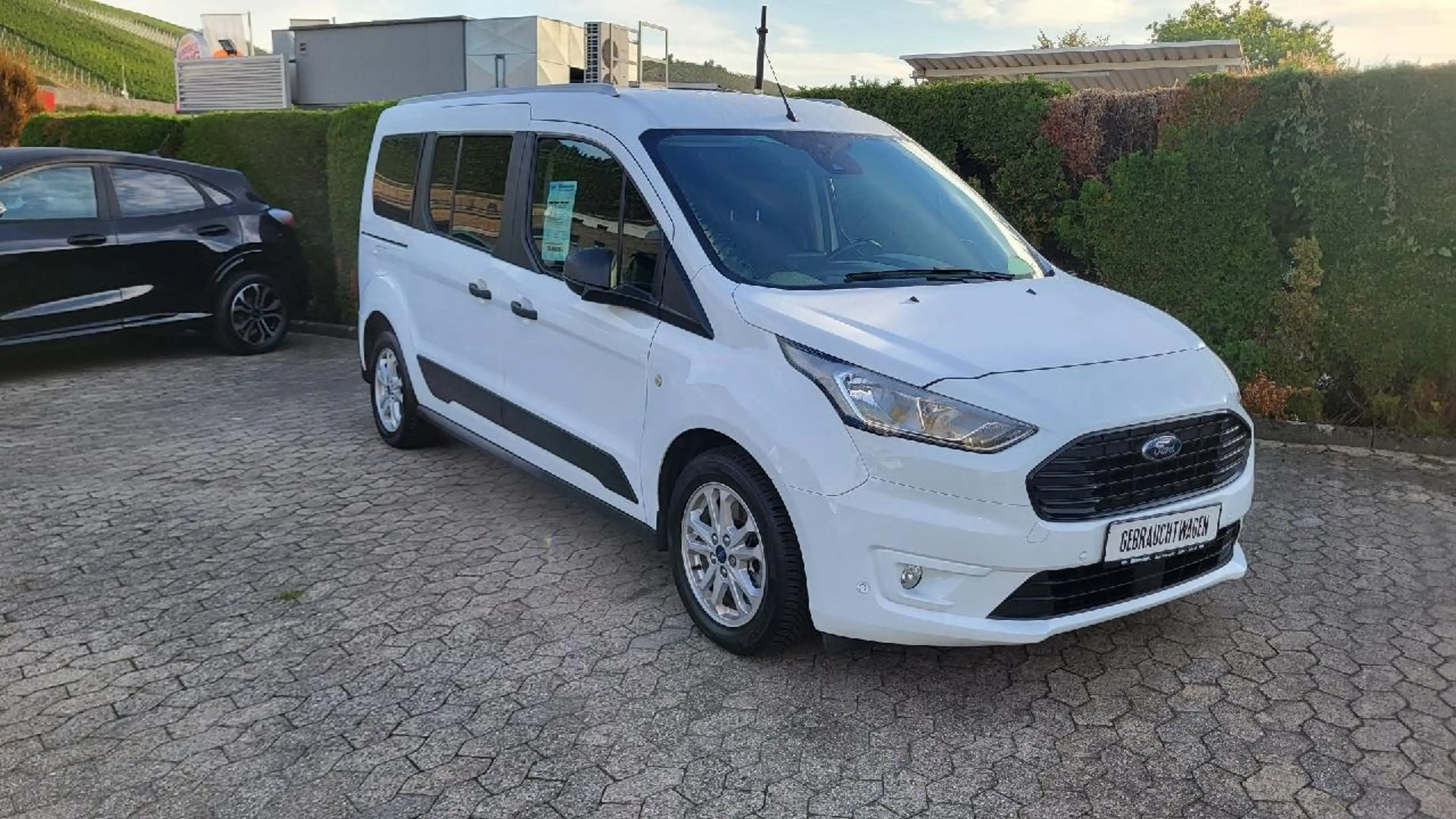 Ford Grand Tourneo Trend