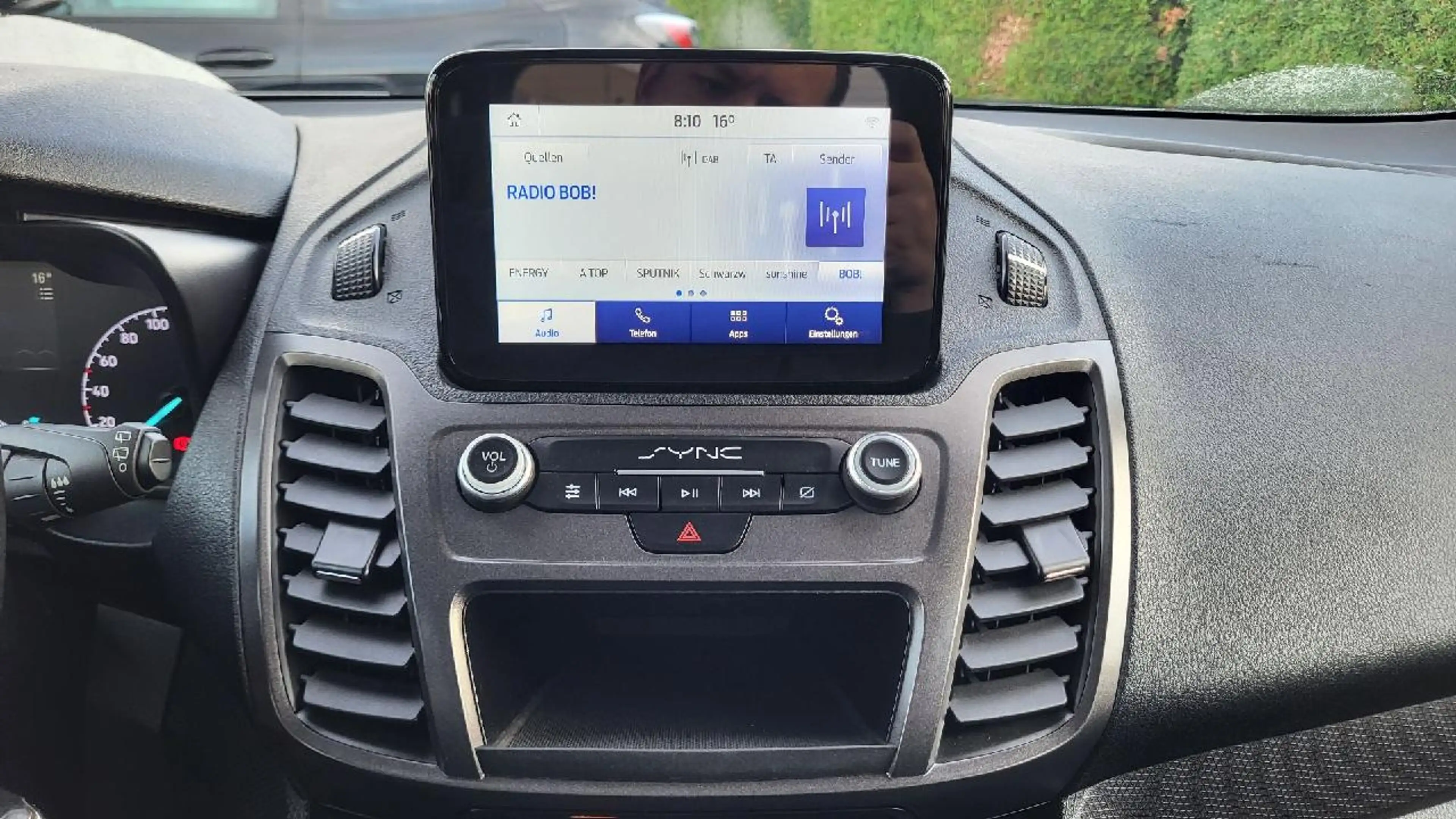 Ford Grand Tourneo Trend — photo 15