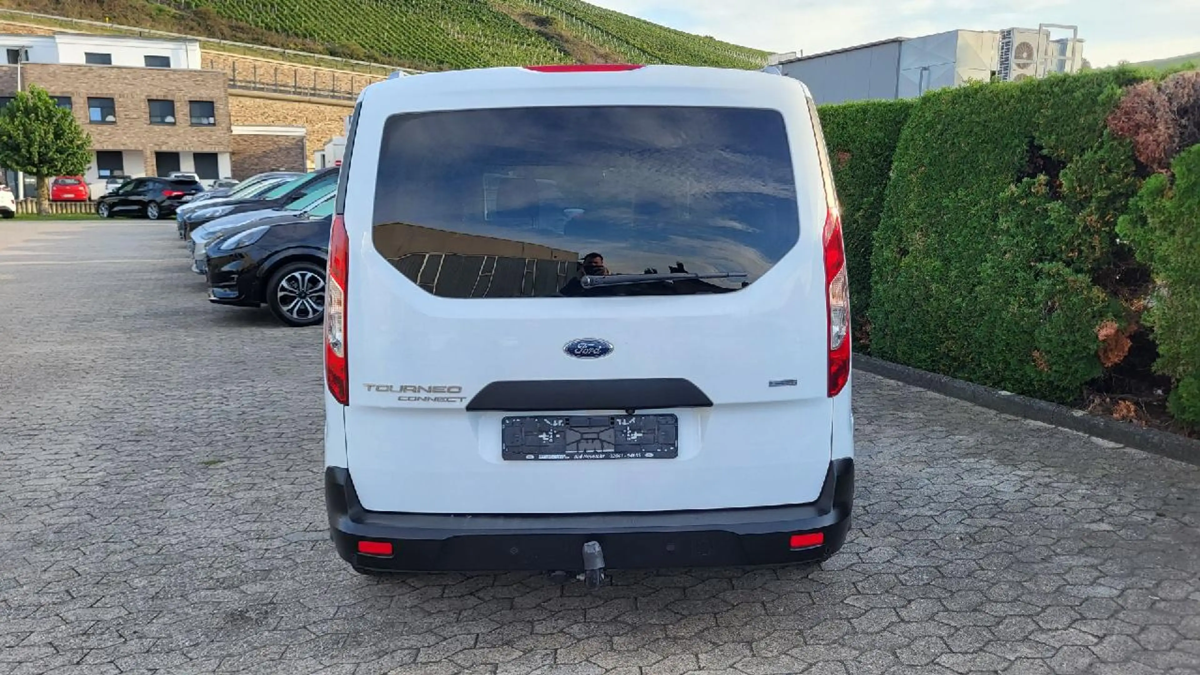 Ford Grand Tourneo Trend — photo 5