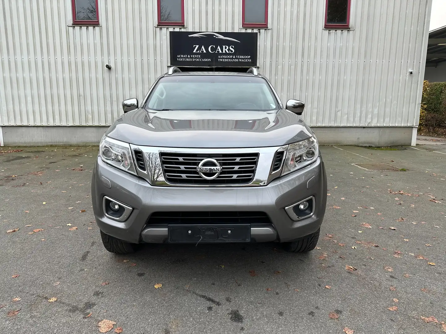 Nissan Navara FULL OPTION Šedá - 2