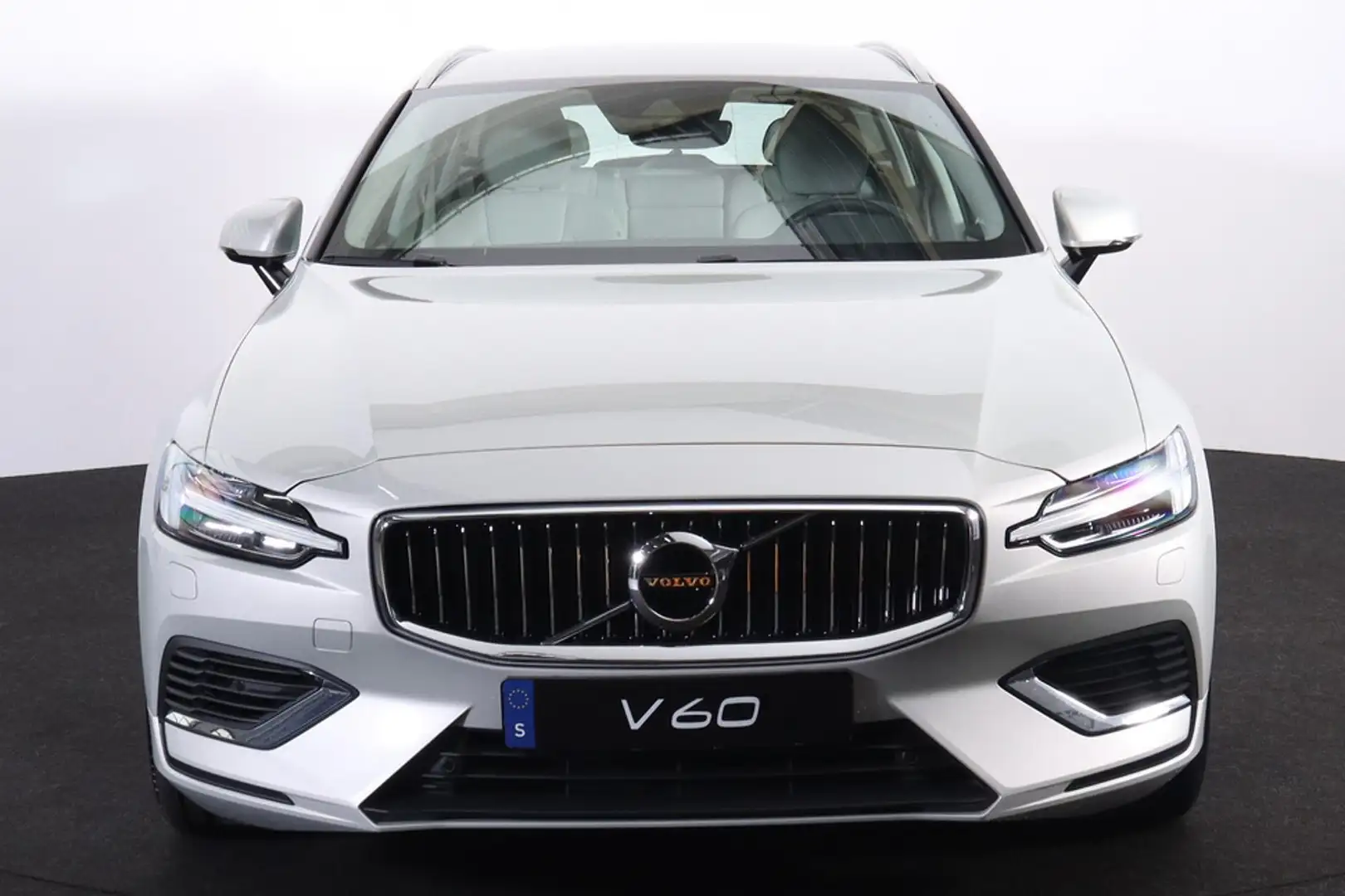 Volvo V60 T6 Recharge AWD Inscription - IntelliSafe Assist - Zilver - 2