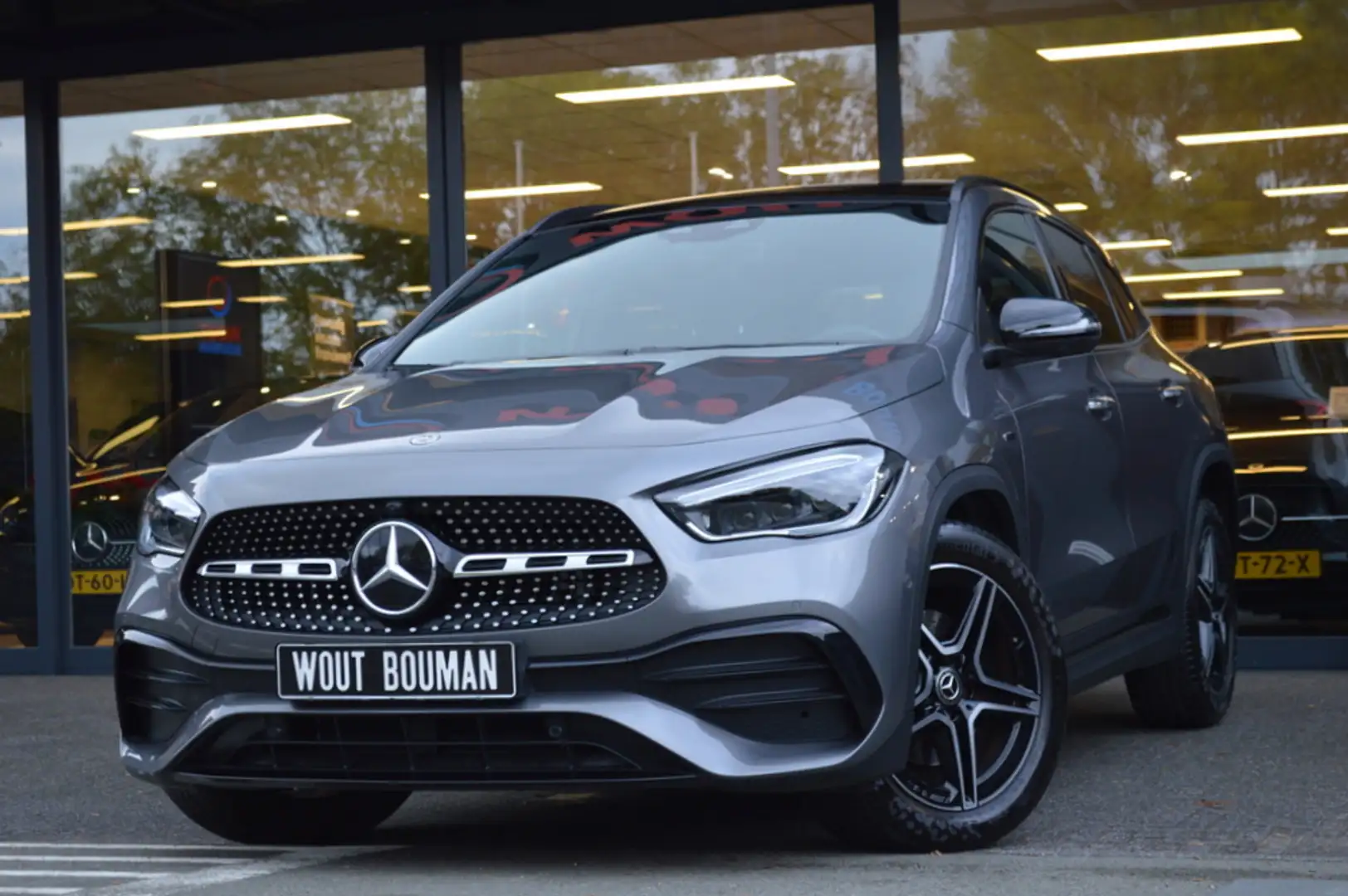 Mercedes-Benz GLA 250 e AMG Led Leder Panorama Memory Camera 360 Night P Gris - 1