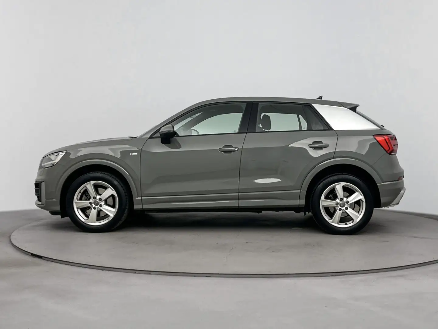 Audi Q2 30 TFSI Sport | S-Line | Cruise Control | Climate Grijs - 2