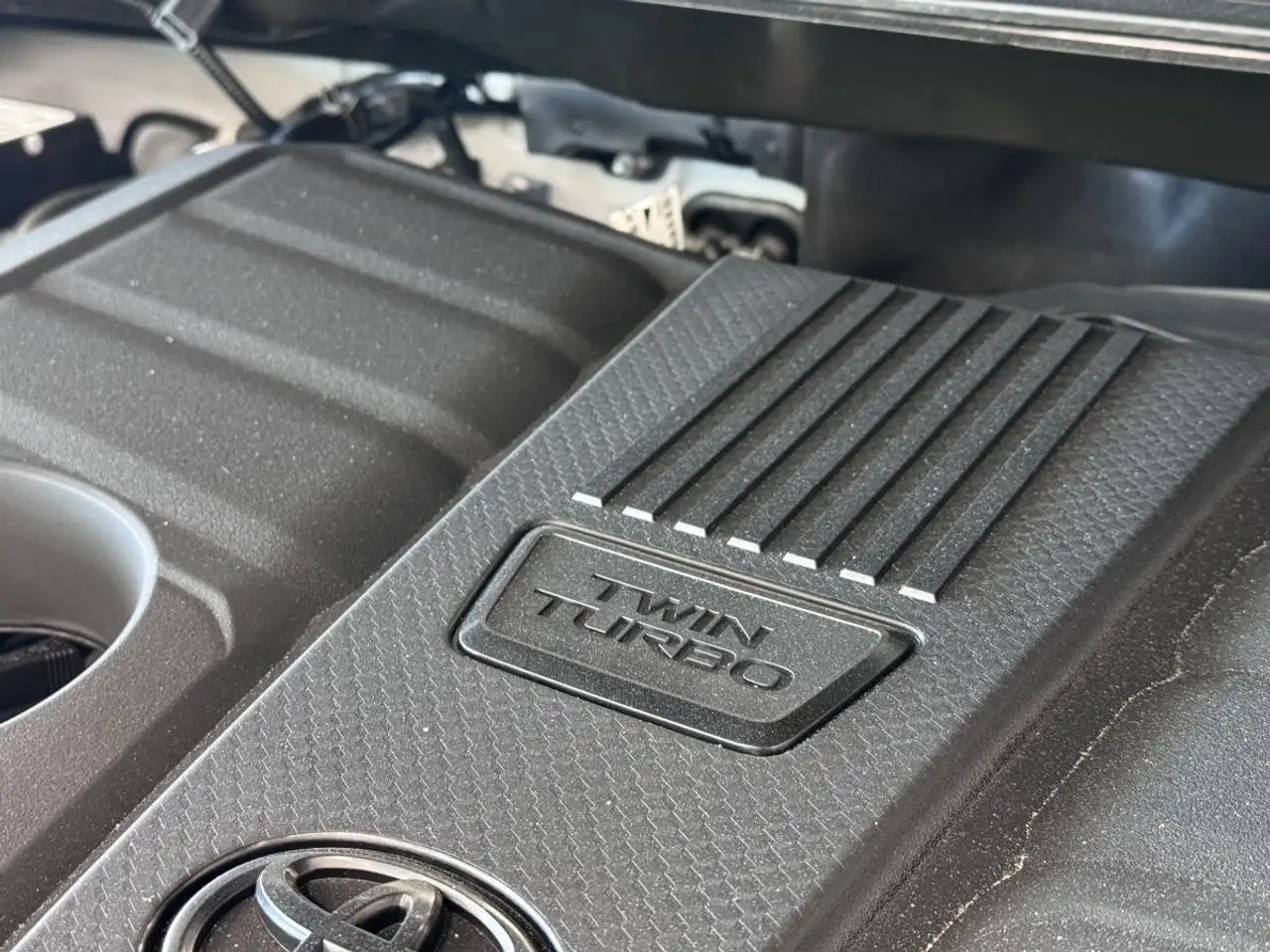 Toyota Tundra снимка Toyota Tundra