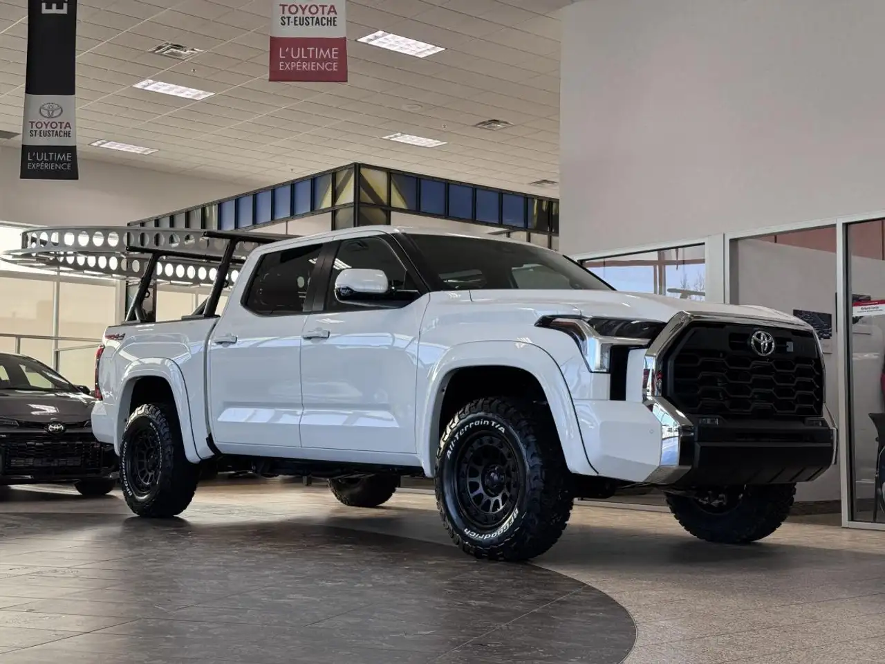 Toyota Tundra снимка Toyota Tundra