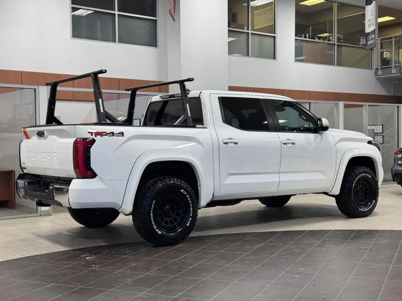 Toyota Tundra снимка Toyota Tundra