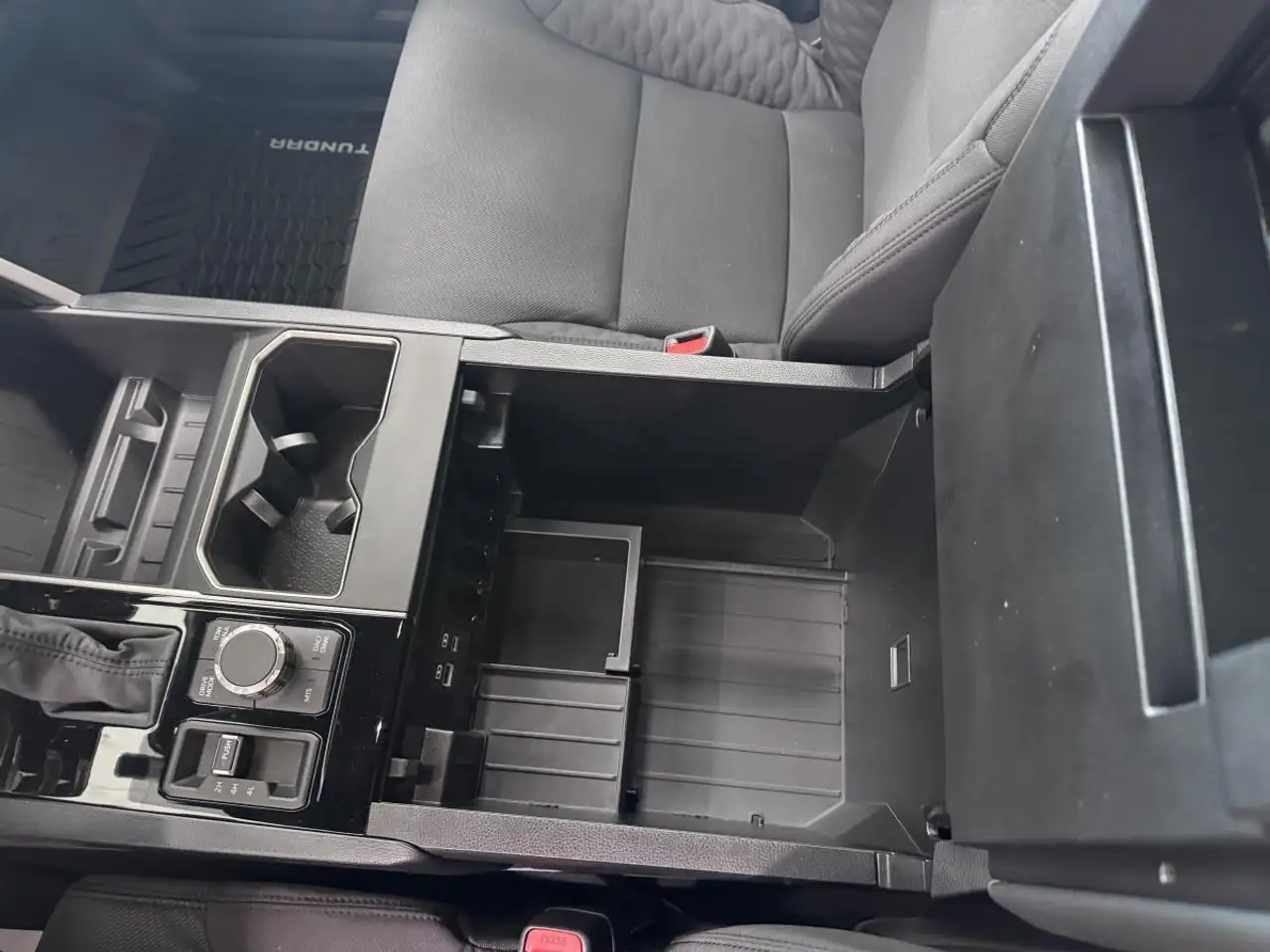 Toyota Tundra снимка Toyota Tundra