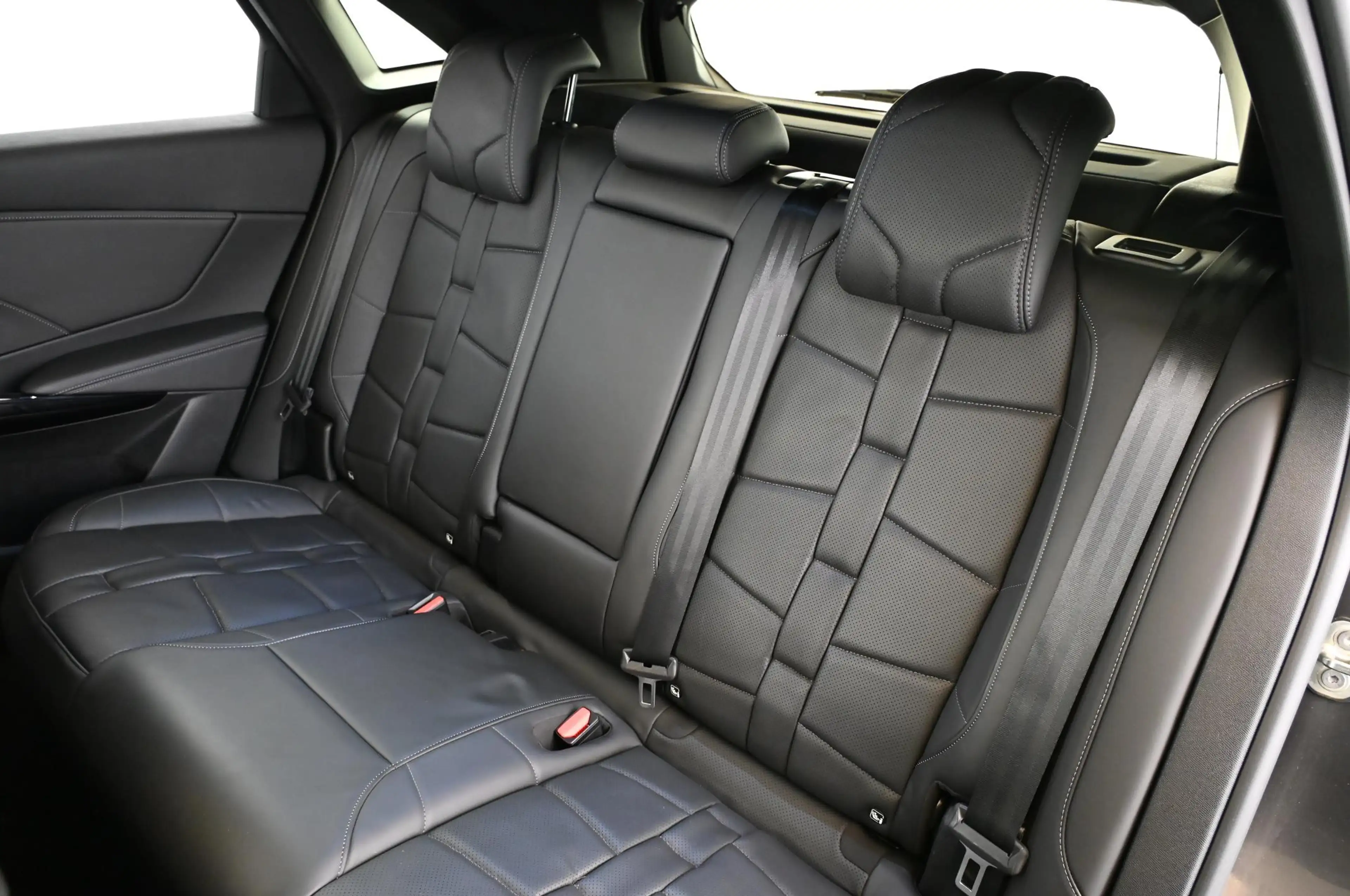 DS Automobiles DS 7 Crossback 1.6 E-TENSE 225 Etoile NEW 62.000 EUR — photo 29