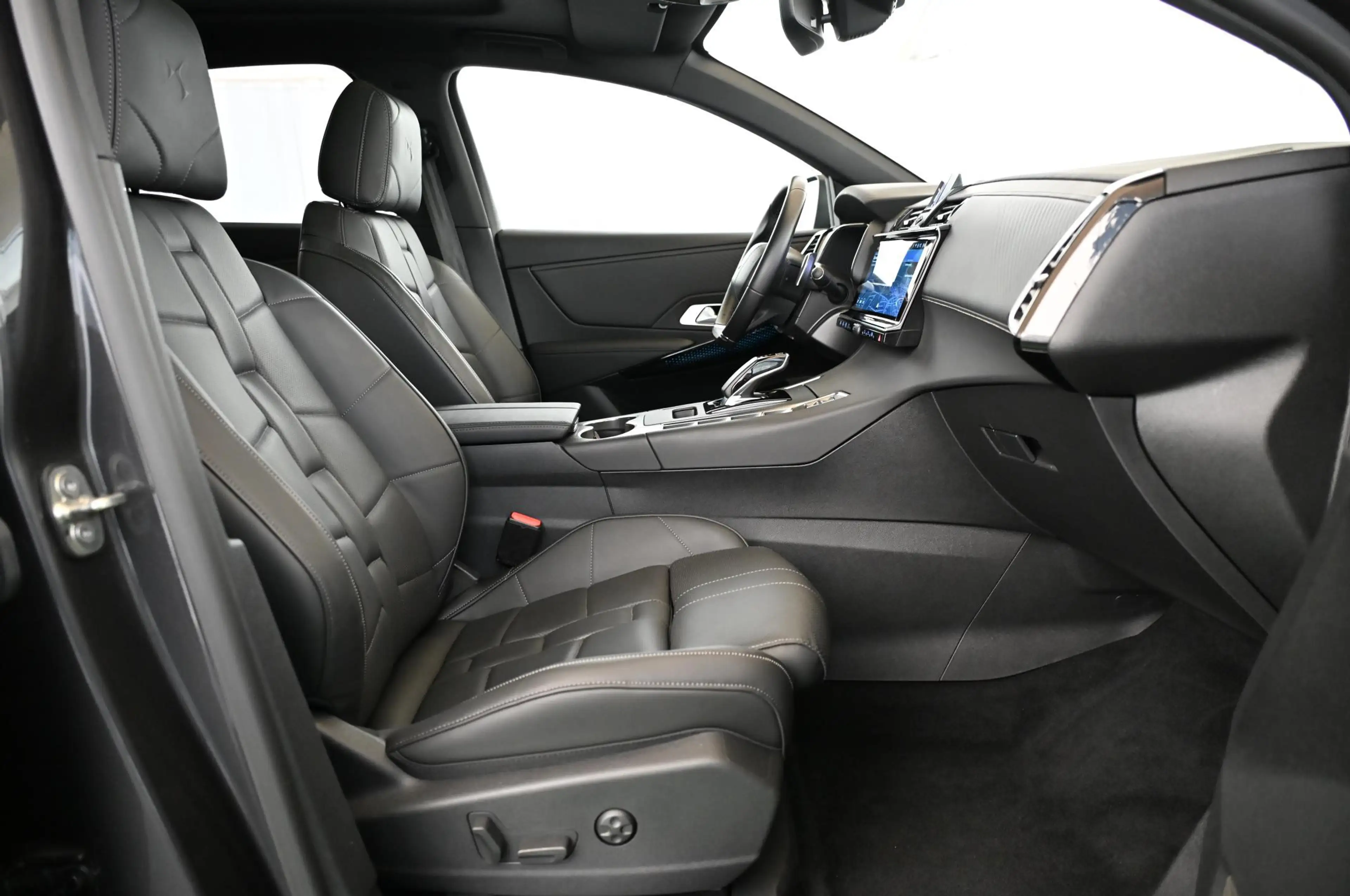 DS Automobiles DS 7 Crossback 1.6 E-TENSE 225 Etoile NEW 62.000 EUR — photo 31