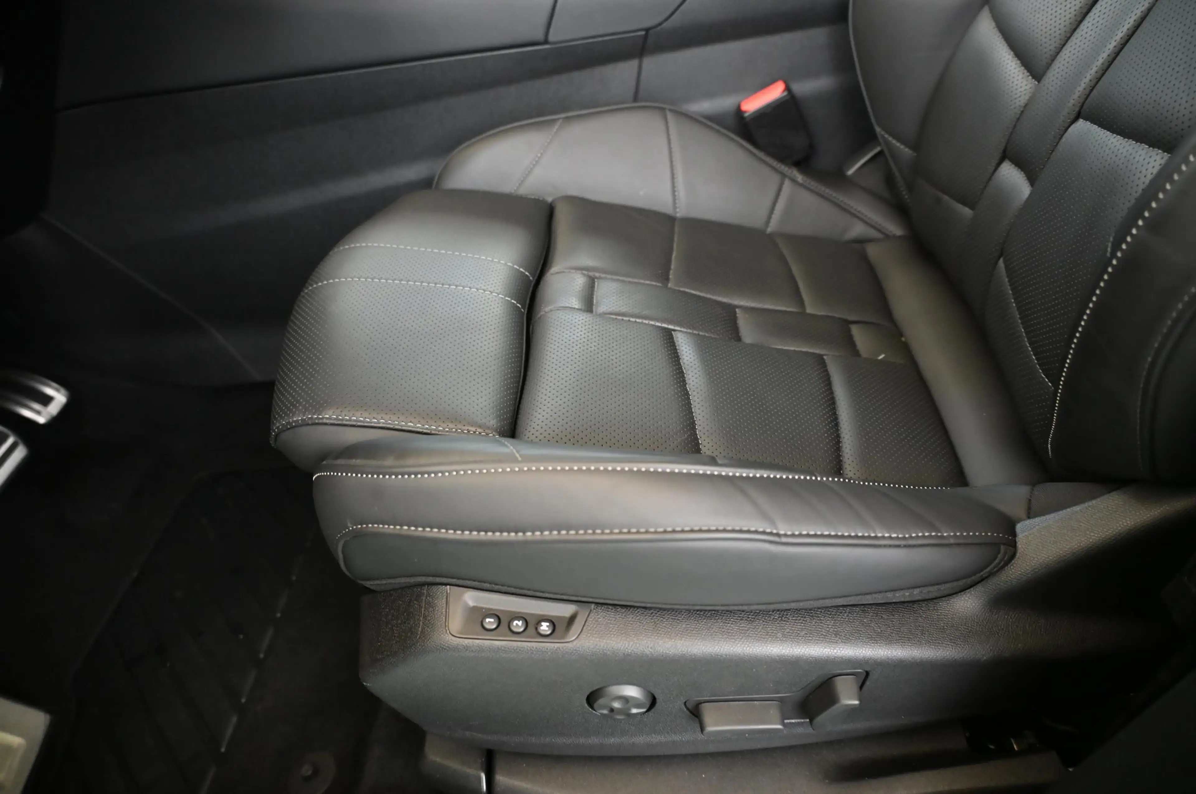 DS Automobiles DS 7 Crossback 1.6 E-TENSE 225 Etoile NEW 62.000 EUR — photo 35