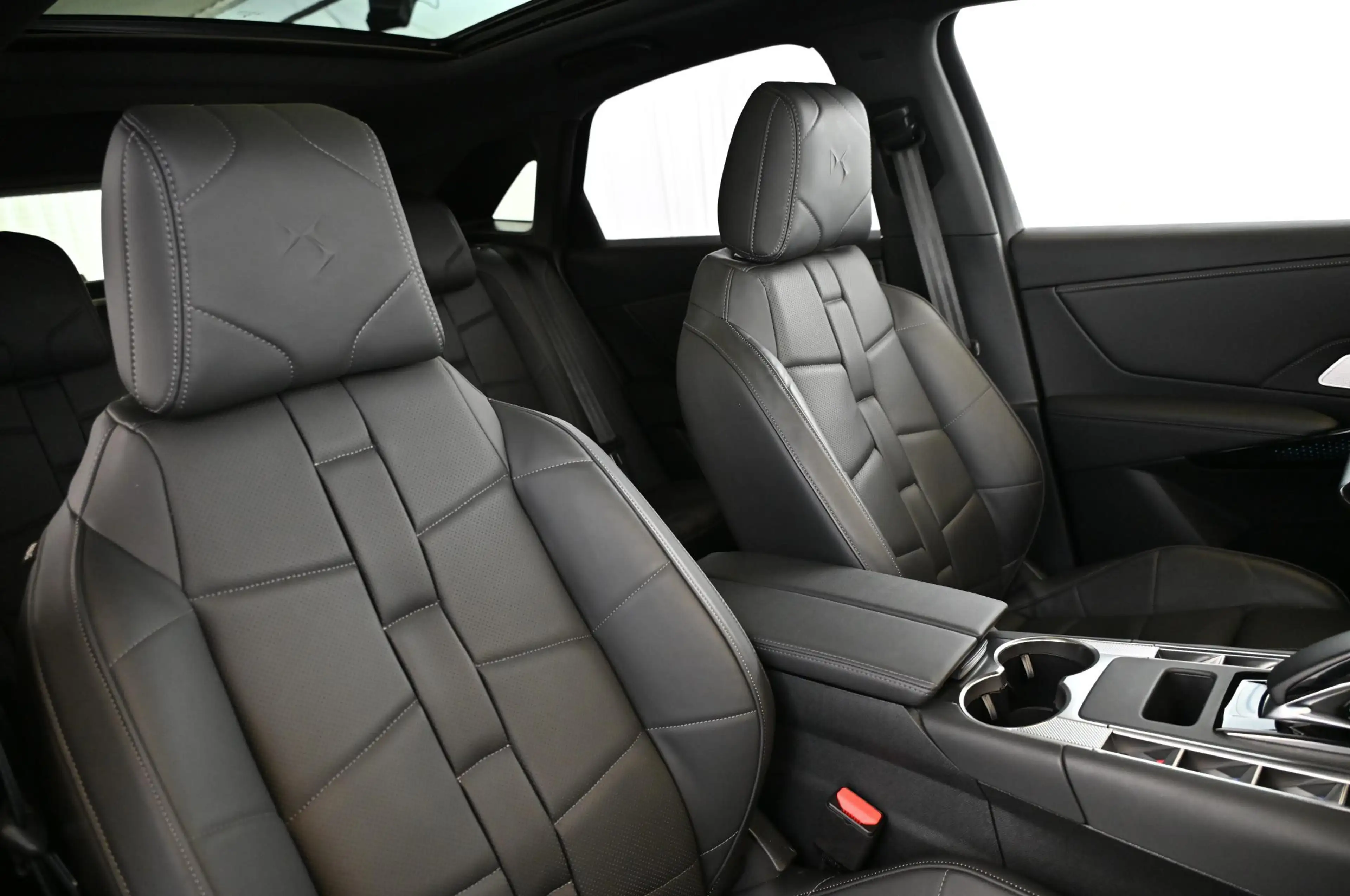 DS Automobiles DS 7 Crossback 1.6 E-TENSE 225 Etoile NEW 62.000 EUR — photo 32