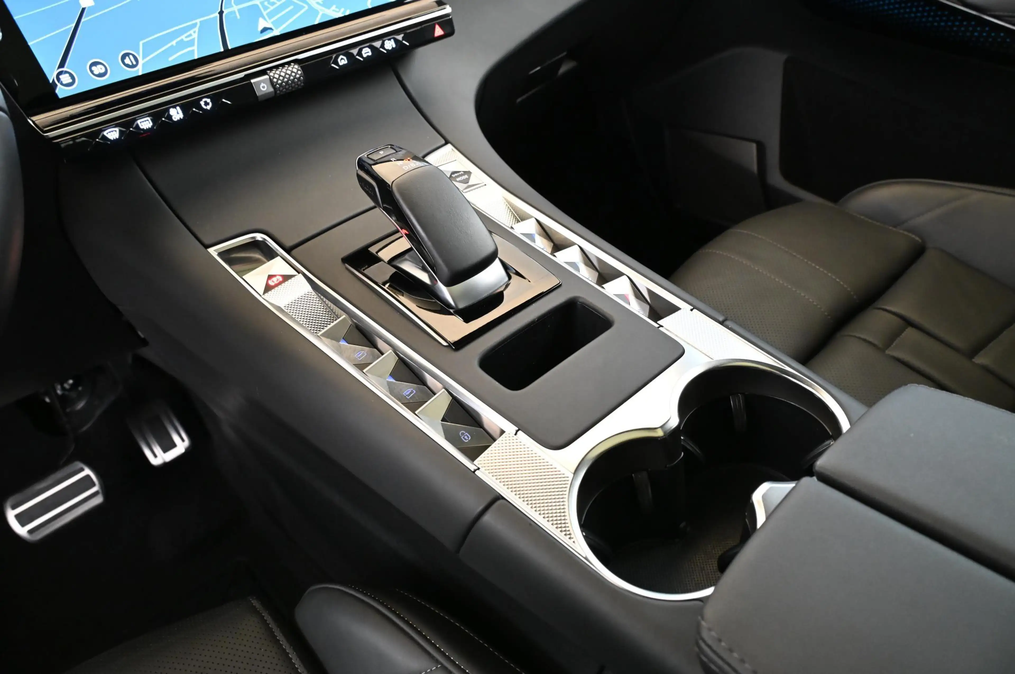 DS Automobiles DS 7 Crossback 1.6 E-TENSE 225 Etoile NEW 62.000 EUR — photo 14