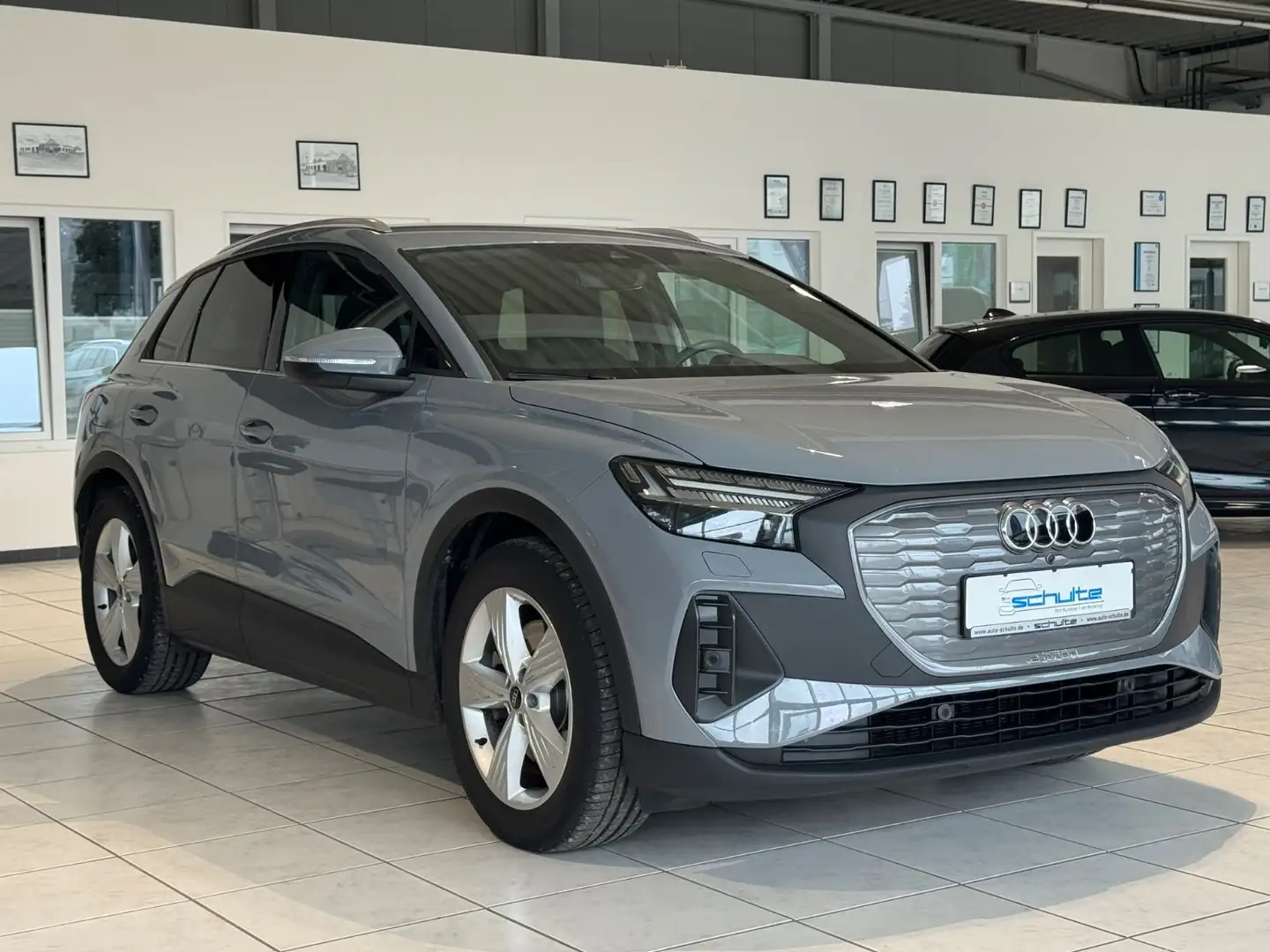 Audi Q4 e-tron 45 *SOH 100%*Matrix*ACC*Kamera* Grau - 2