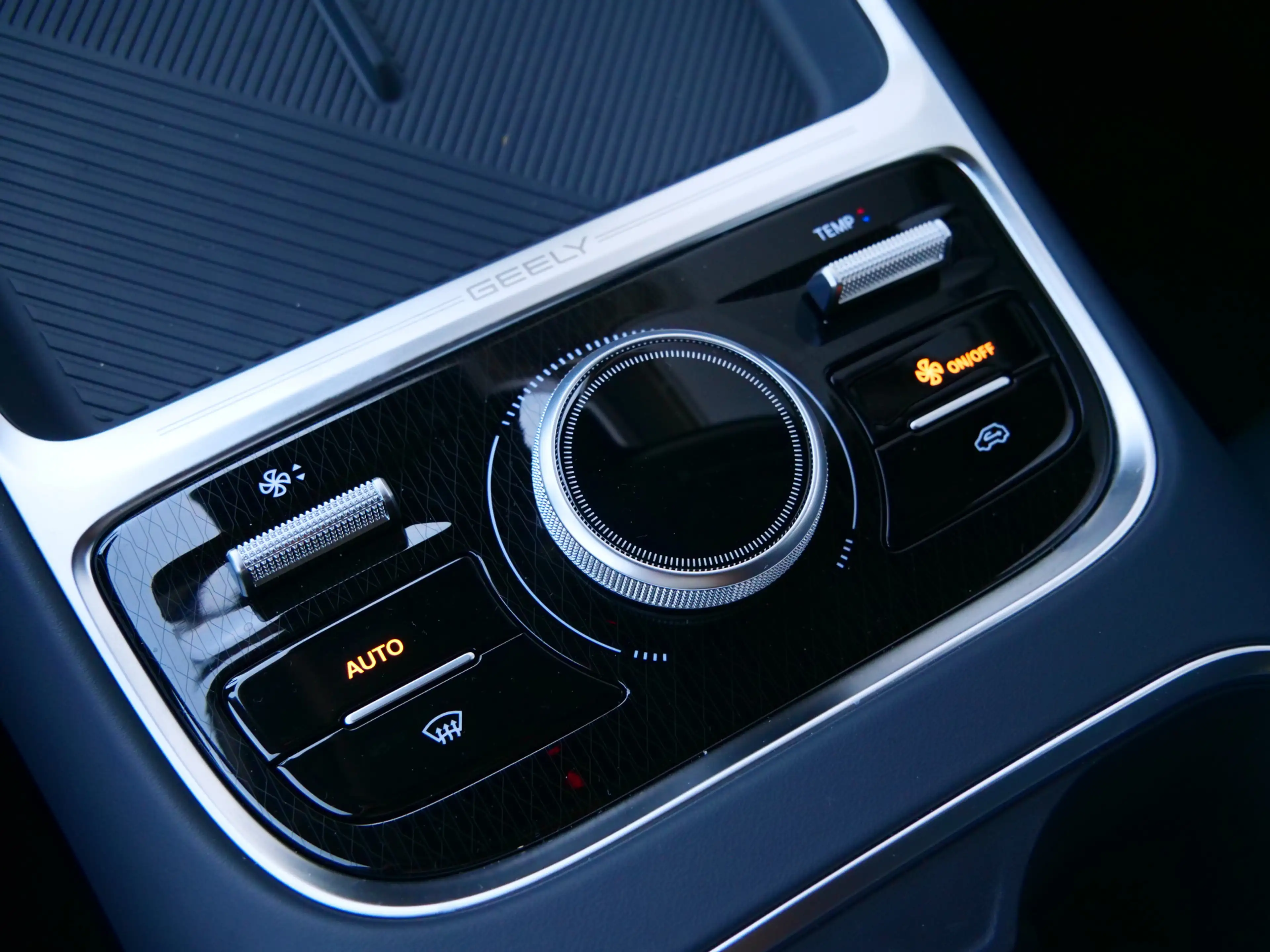 Geely Starray EM-i 1.5 Pro 262 Pk Automaat Navi / DAB / Camera / Appl — photo 26