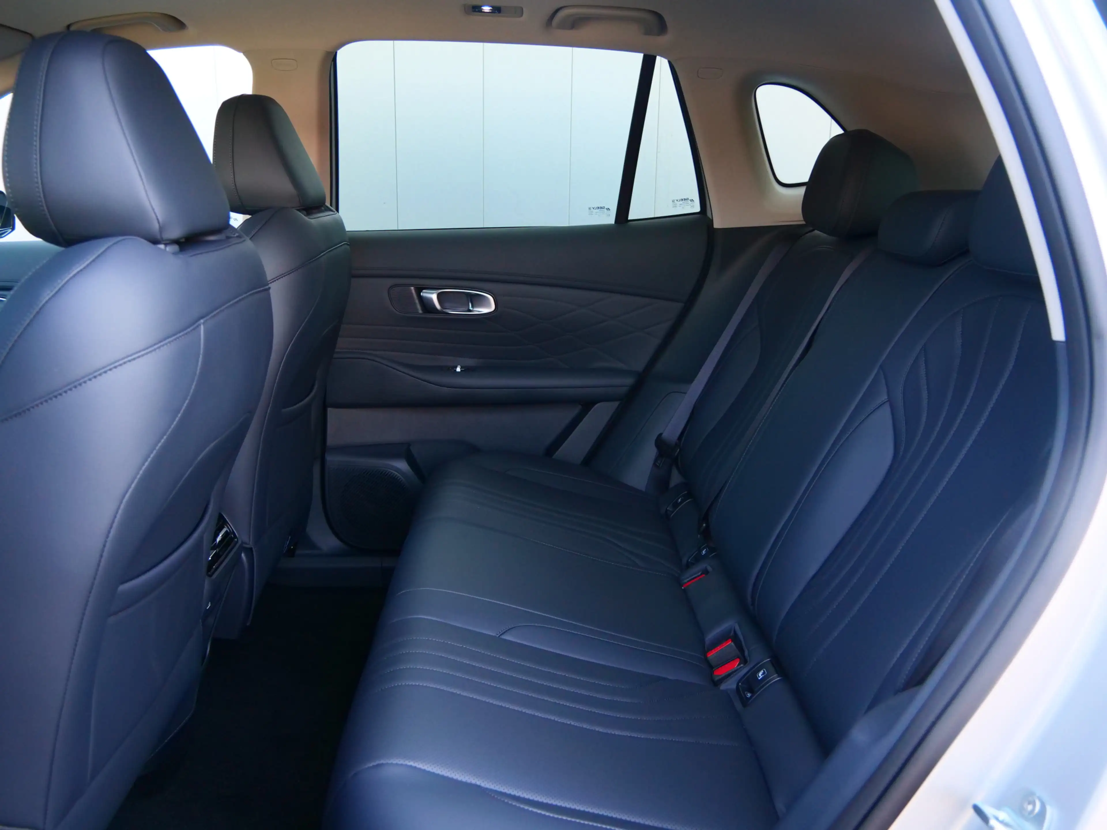 Geely Starray EM-i 1.5 Pro 262 Pk Automaat Navi / DAB / Camera / Appl — photo 24