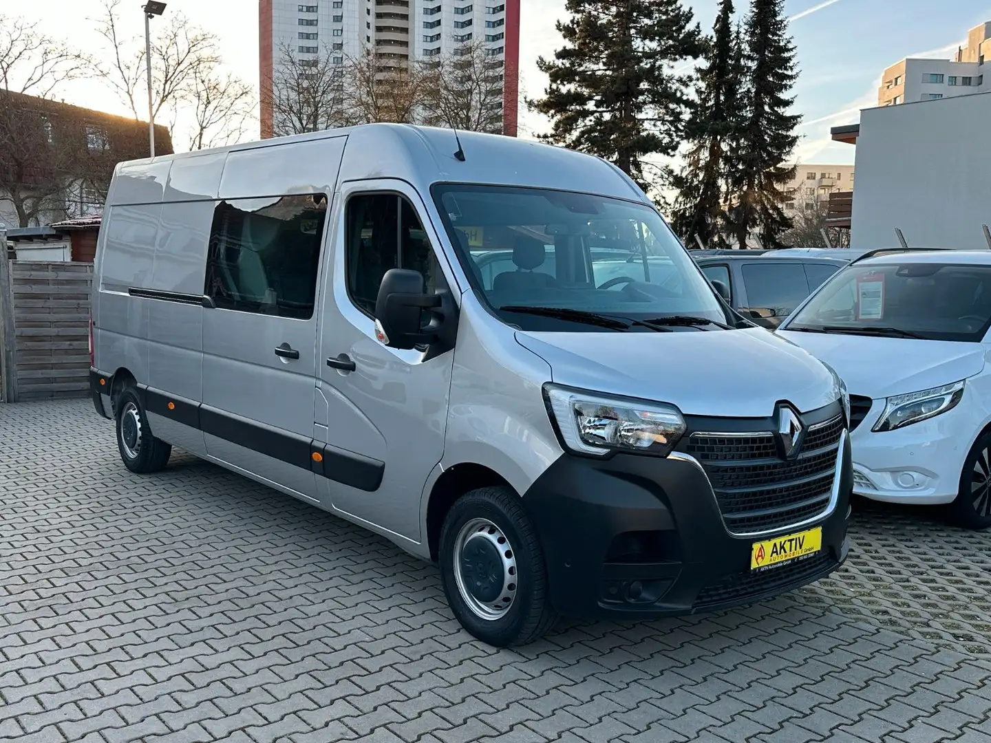 Renault Master III L3H2 HKa 3,5t Doka*7 Sitze*erst 5 Tkm Silber - 1