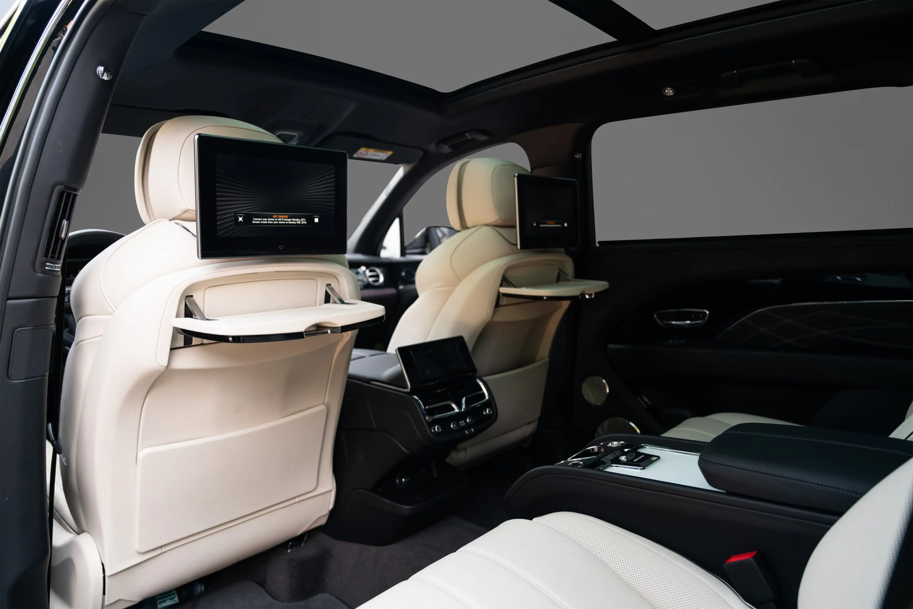 Bentley Bentayga V8 EWB Mulliner Drinks Cooler Tow Bar — photo 4