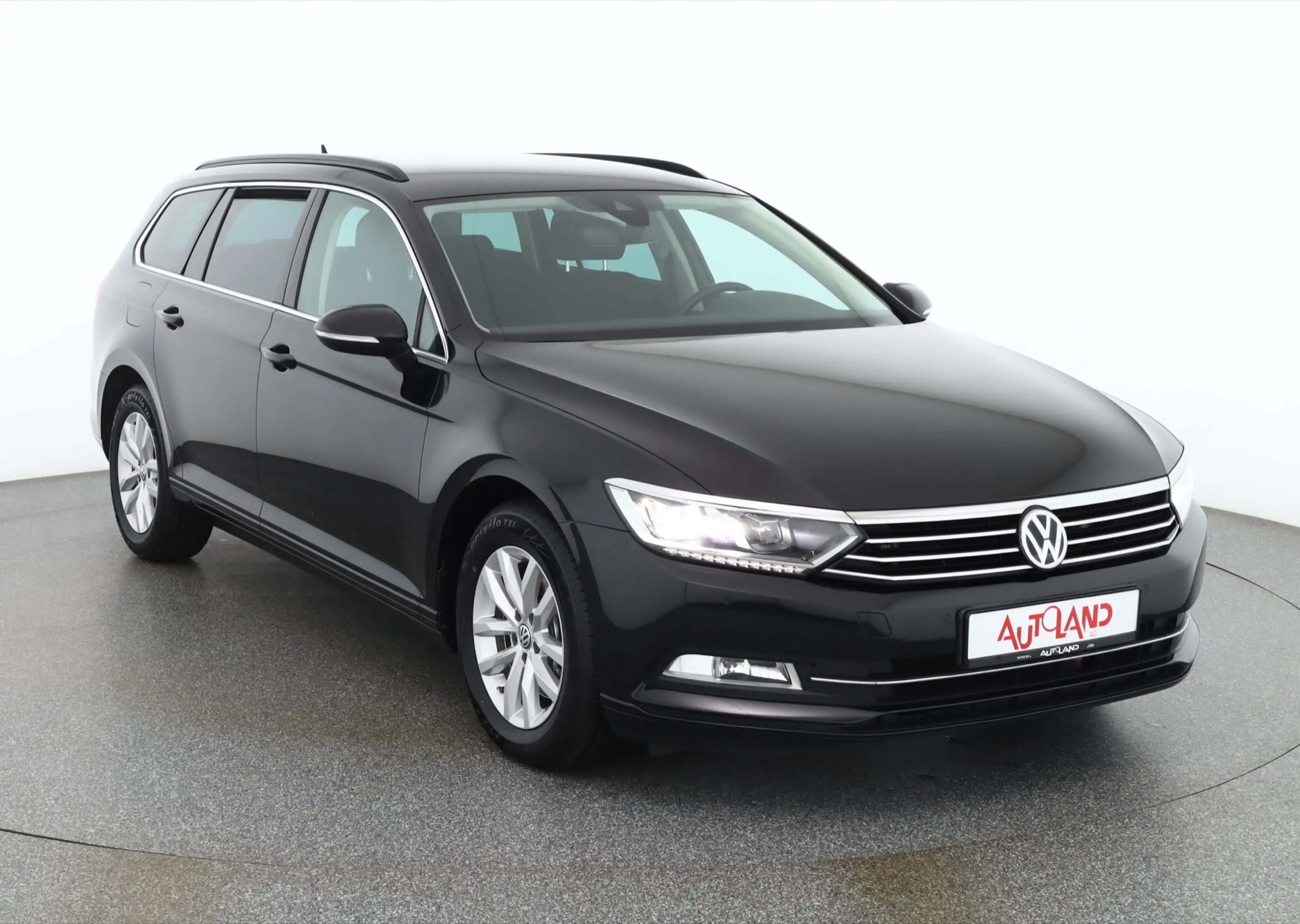 Volkswagen Passat Variant 2.0 TDI DSG LED Virtual Cockpit — photo 7